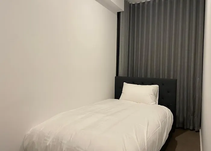 Luxury 3 Bedroom Apt With Pool-Gym-Sauna-Steam Room